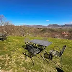 1 Bedroom Awesome In Apartman *