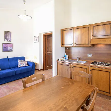 1 Bedroom Awesome In Lägenhet Gubbio