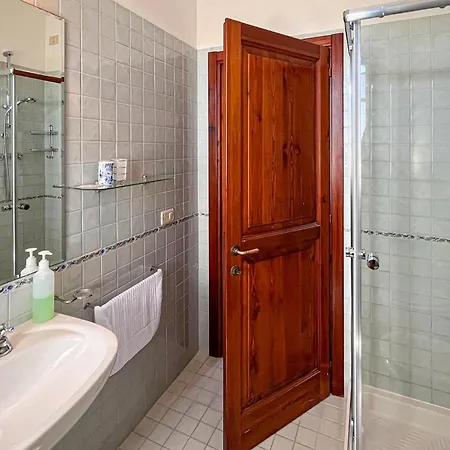 1 Bedroom Awesome In *